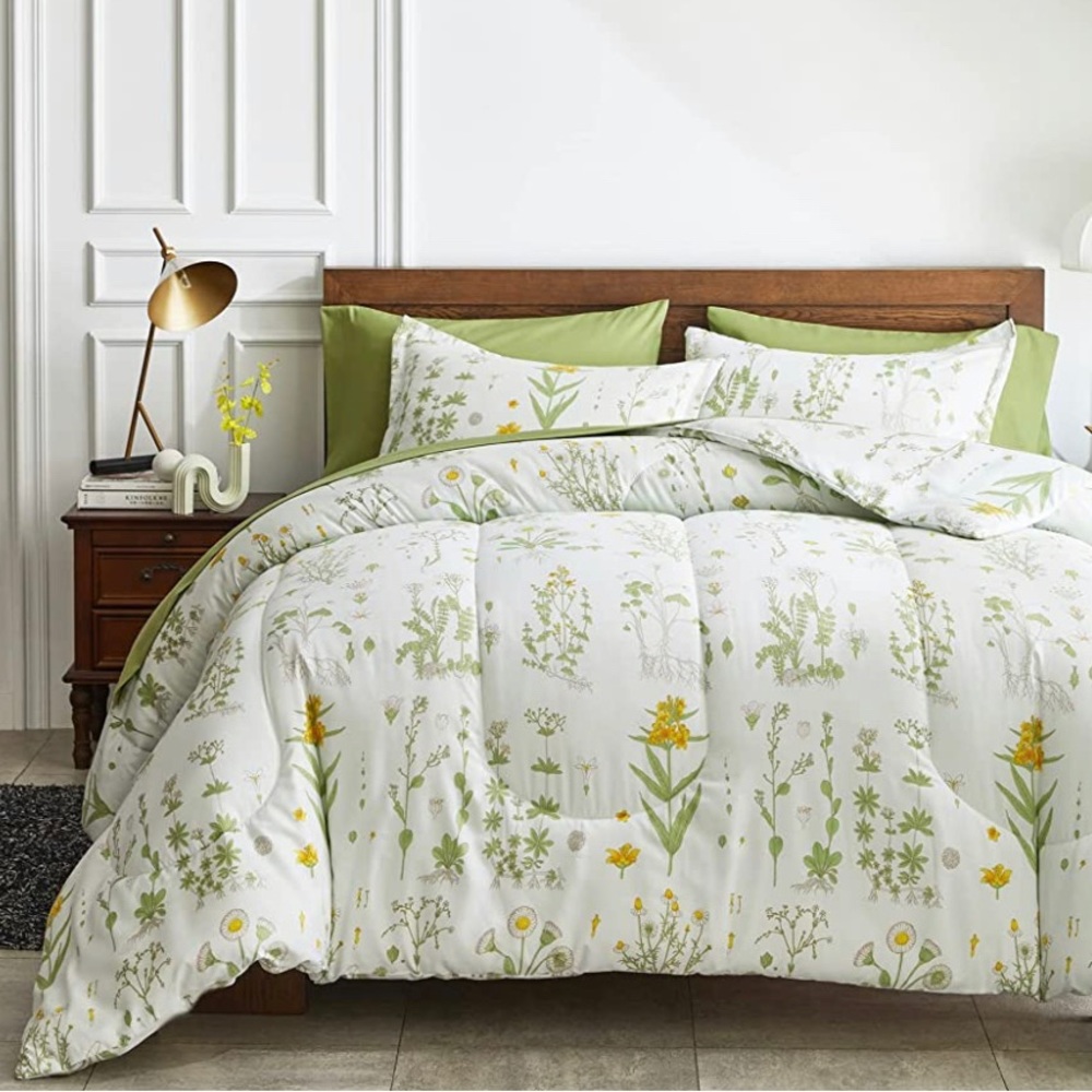 Bed set comes with everything and will be washed before sent out